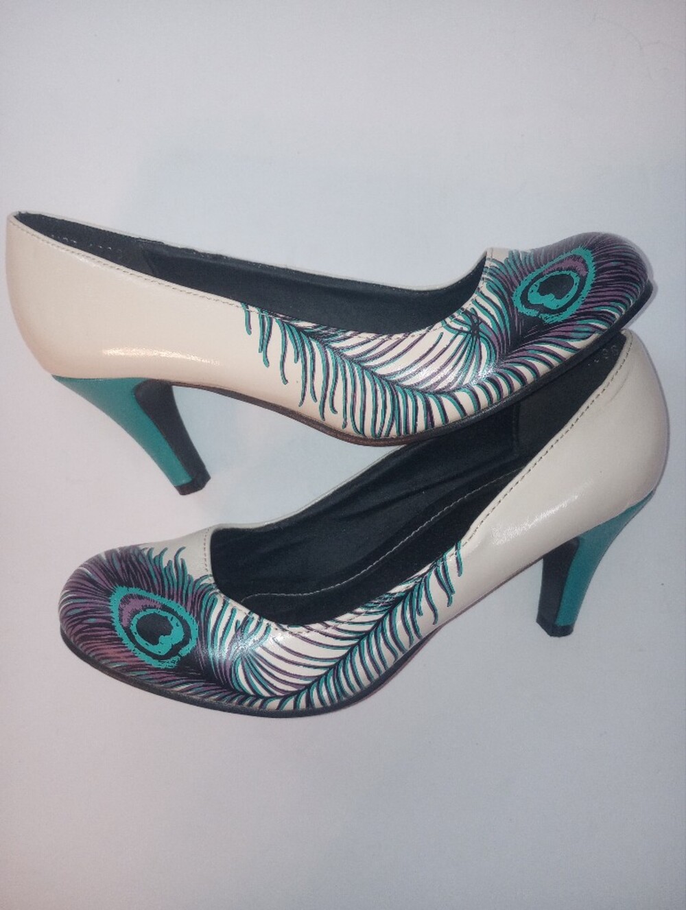 TUK Cream Pumps with Teal & Purple Peacock Motif Kitten Heels 7